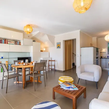 Les Coralines By Interhome Les Issambres