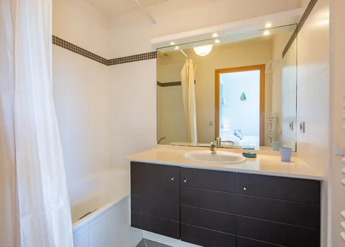 Les Coralines By Interhome Les Issambres