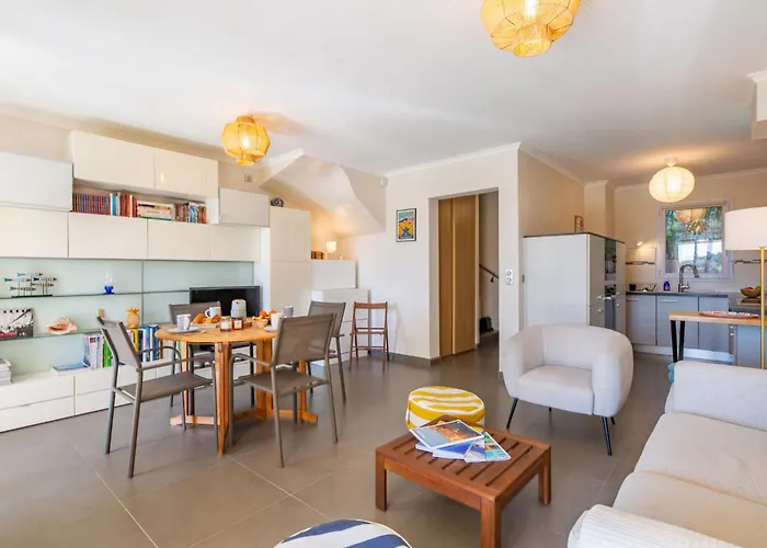 Les Coralines By Interhome Les Issambres